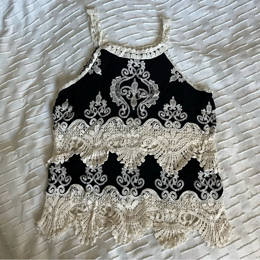 Romeo & Juliet Couture Black and Cream Lace Tank Top Size M (fits like S/M)- EUC - Picture 7 of 12